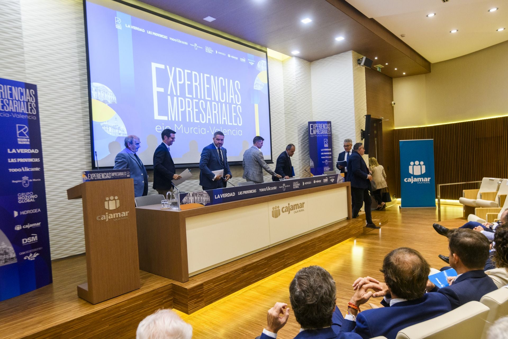 El encuentro &#039;Experiencias Empresariales. Eje Murcia-Valencia&#039;, en imágenes
