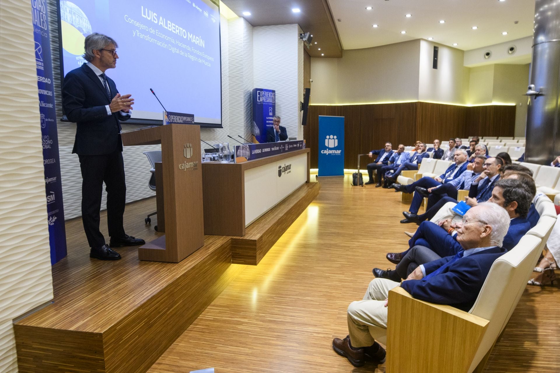 El encuentro &#039;Experiencias Empresariales. Eje Murcia-Valencia&#039;, en imágenes