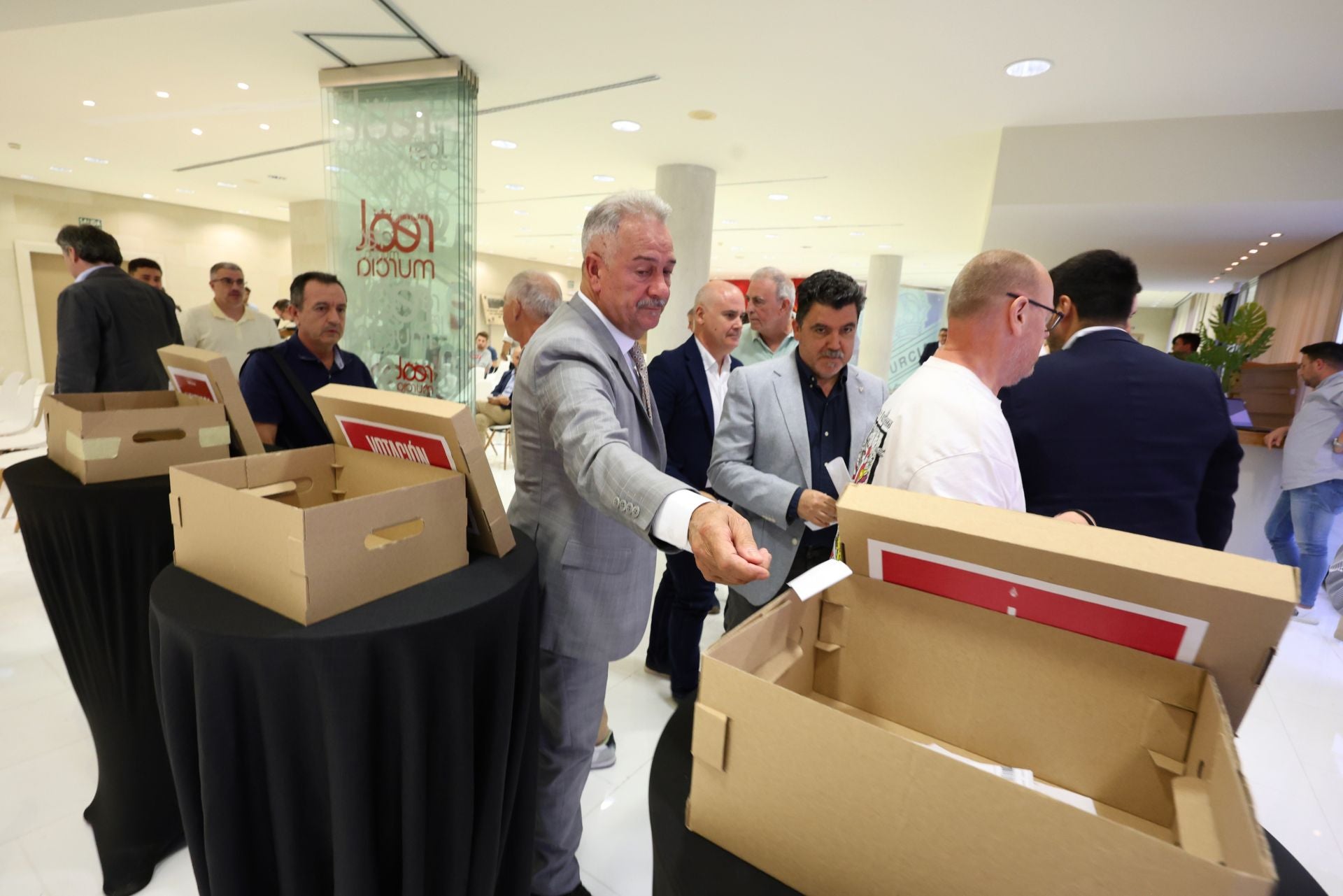 Las imágenes de la junta del Real Murcia