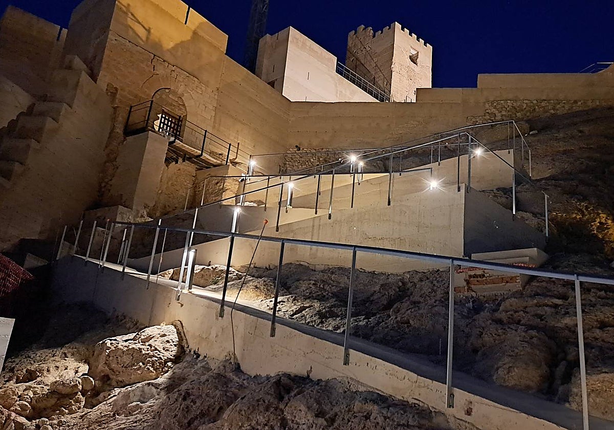 Conjunto restaurado del castillo de Alhama de Murcia