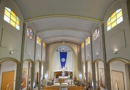 La nave central del templo de Nuestra Señora de Fátima presenta grietas trasversales en toda su extensión.