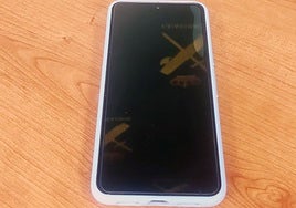 El móvil robado que fue recuperado por las autoridades.