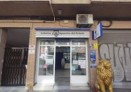 Administración de lotería de Murcia donde se vendió el boleto premiado.