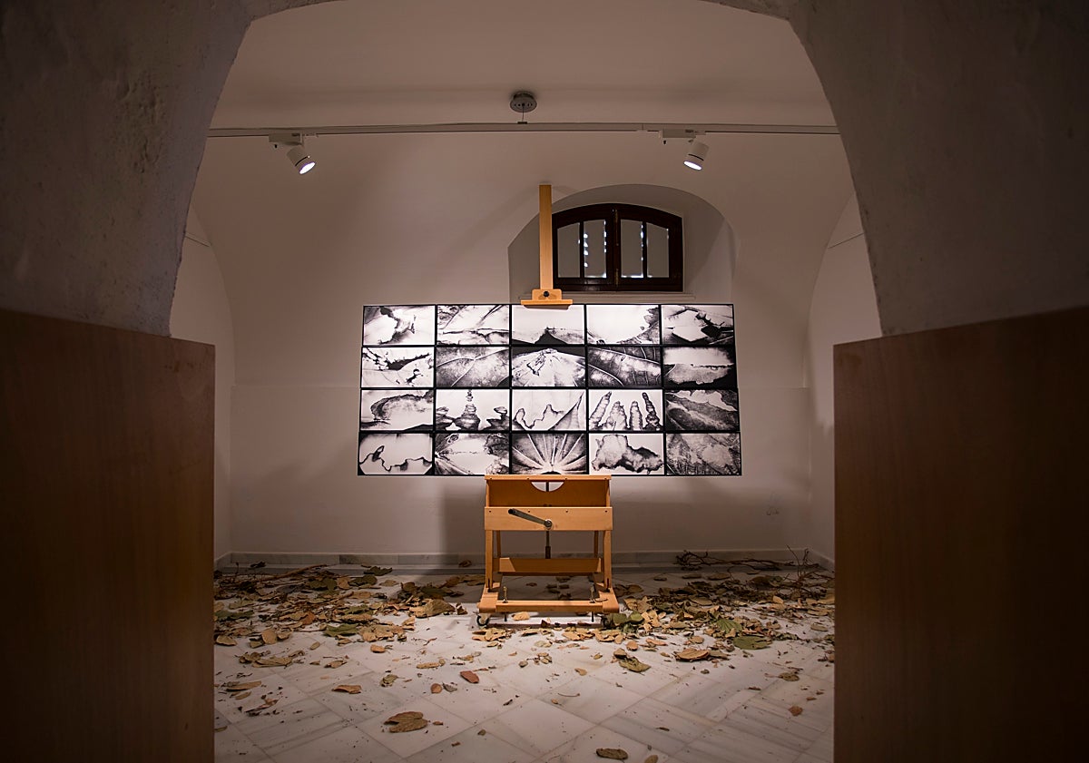 Imagen principal - Algunas obras que pueden verse en la exposición sobre el paisaje en Mazarrón. 