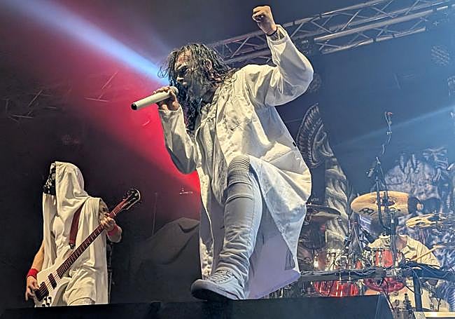 Actuación de Blood White, banda invitada de Lordi, este jueves en Murcia.