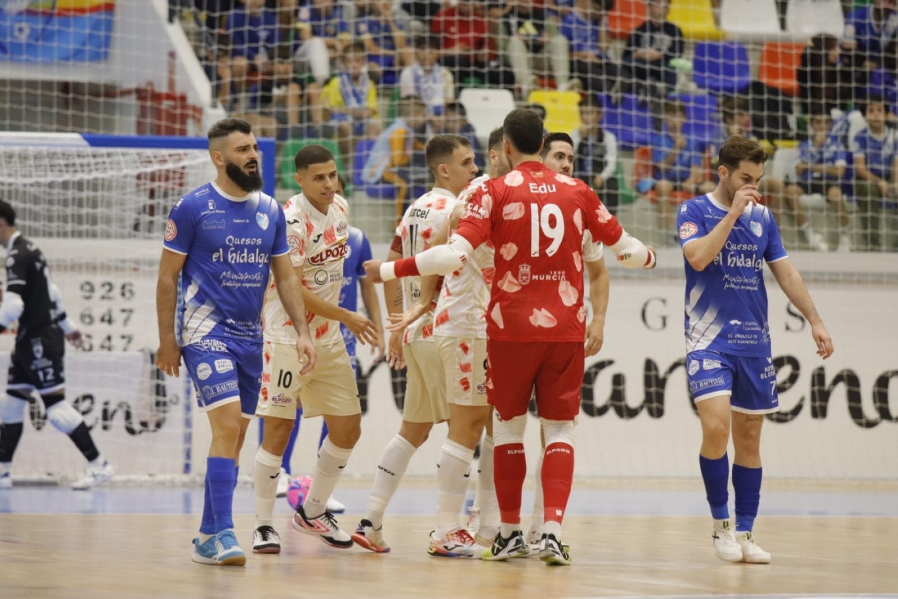 ElPozo celebra el primer gol del partido en Manzanares.