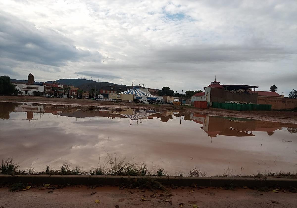 Imagen principal - Así amanecían este sábado las calles de El Algar