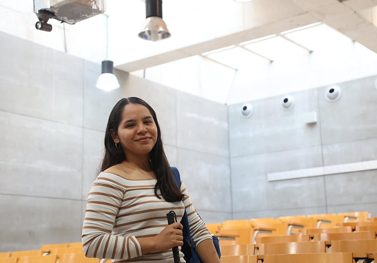 Nathaly Muñoz, en una de las aulas de la Universidad Politécnica en las que recibe formación.