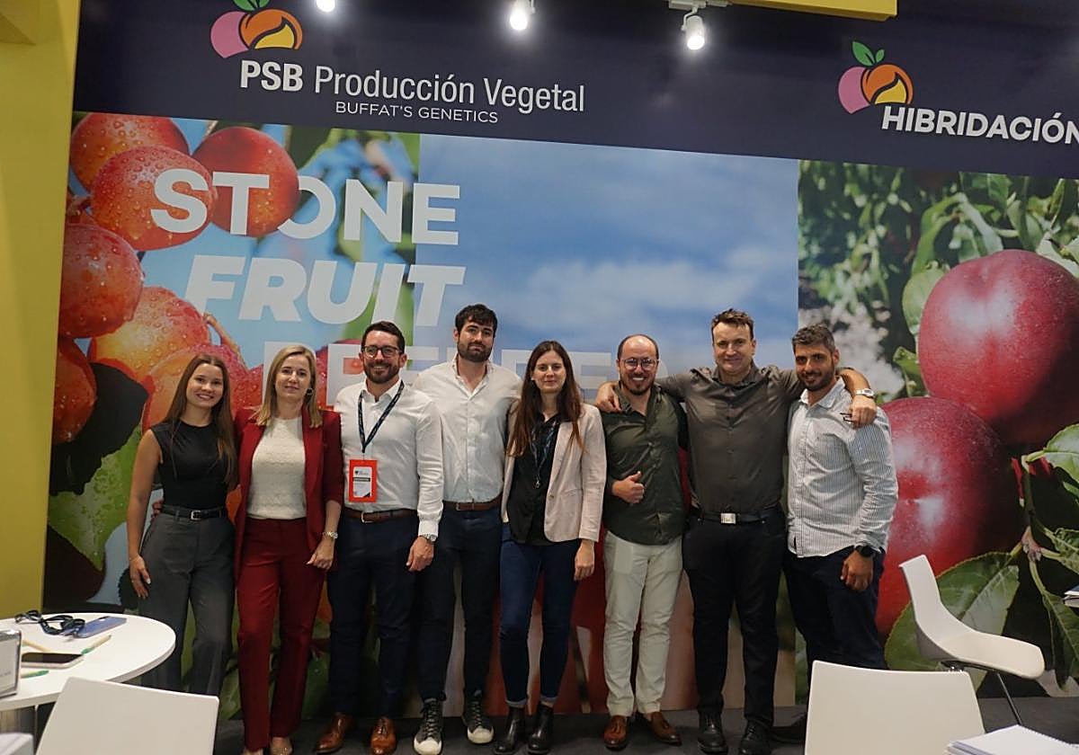Imagen del equipo de PSB en el stand de la empresa Fruit Attraction.
