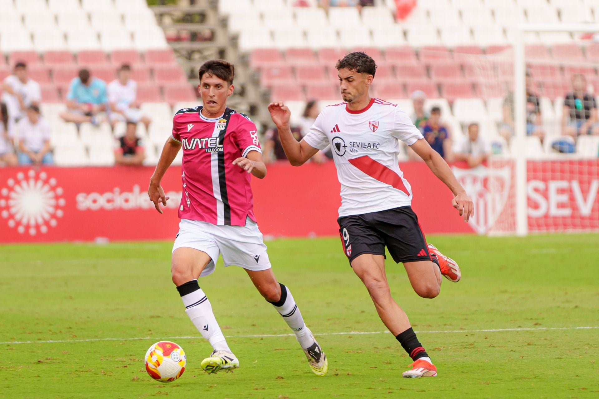 El FC Cartagena naufraga ante el Sevilla Atlético, en imágenes