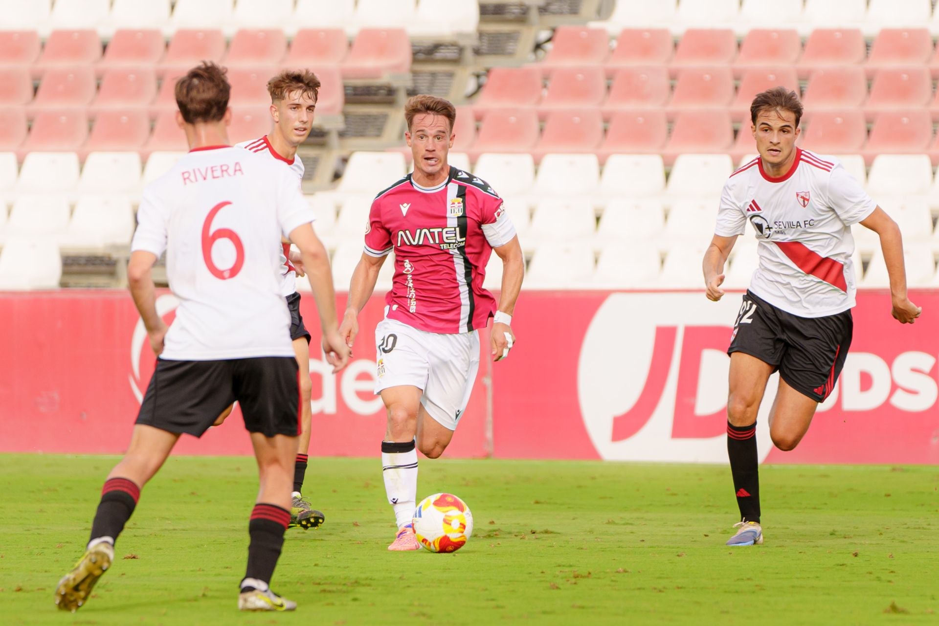El FC Cartagena naufraga ante el Sevilla Atlético, en imágenes
