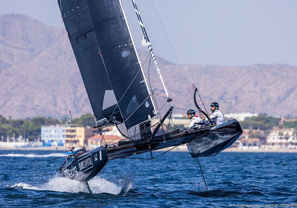 Uno de los catamaranes voladores en Los Alcázares, en la edición de 2023.