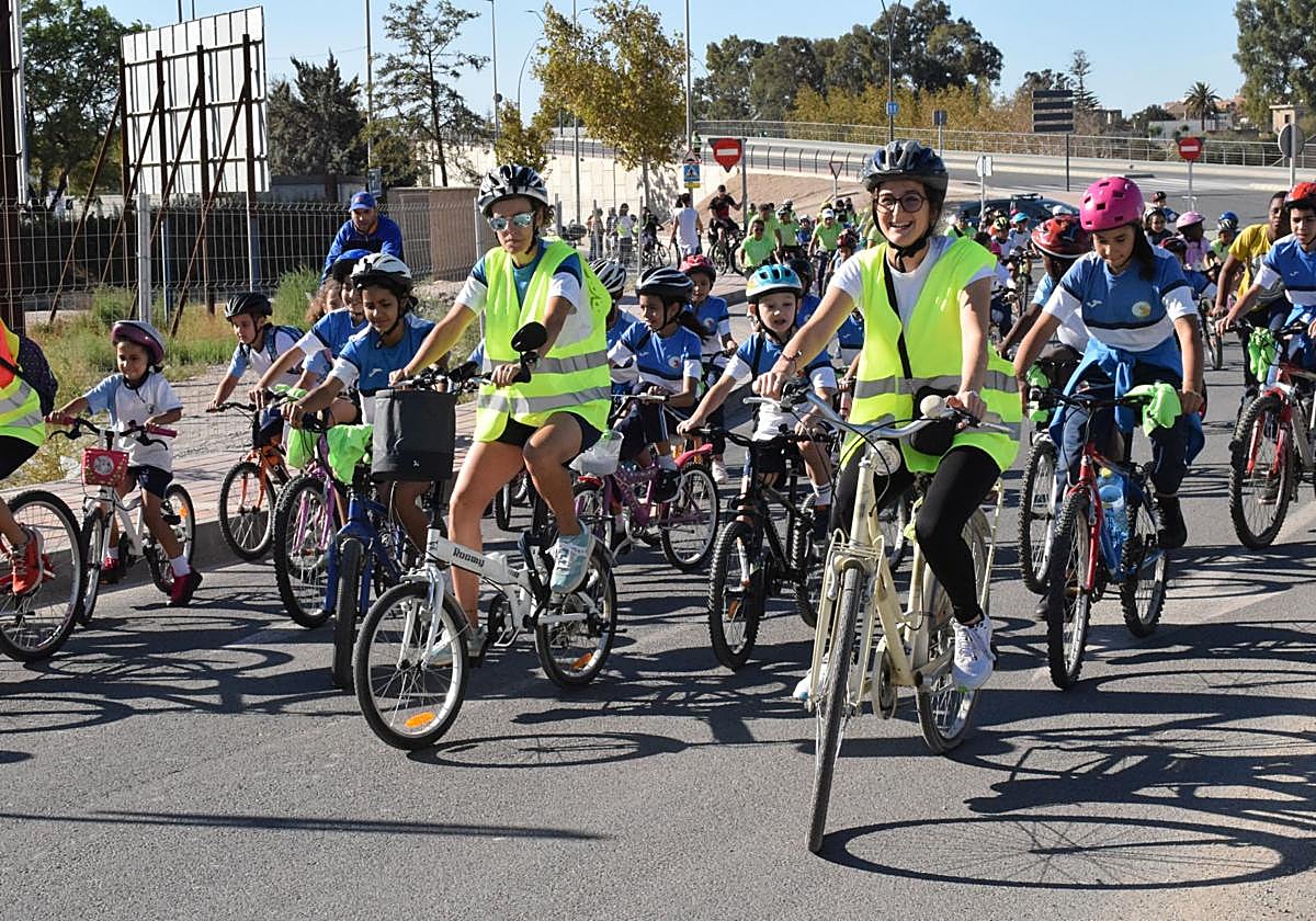 Participantes en el ciclopaseo.