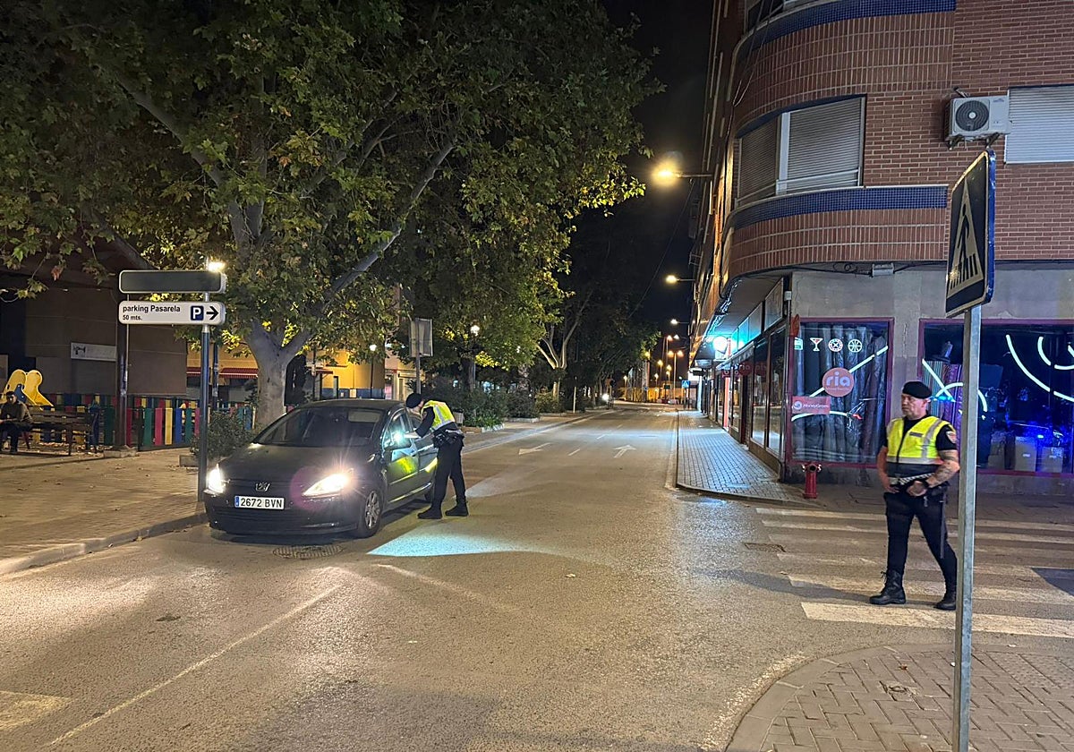 Agentes de la Policía Local en un control preventivo.
