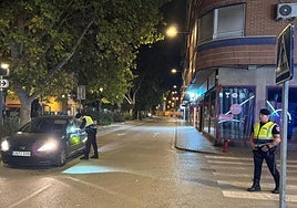 Agentes de la Policía Local en un control preventivo.