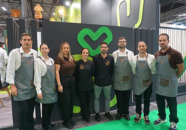 El catering D'Bocados en el expositor de Mercagrisa.