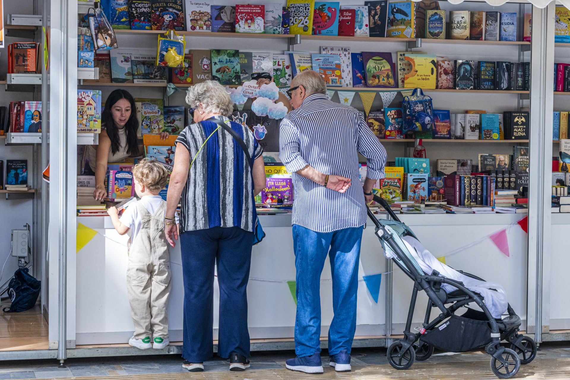 Último día de la Feria del Libro de Murcia, en imágenes
