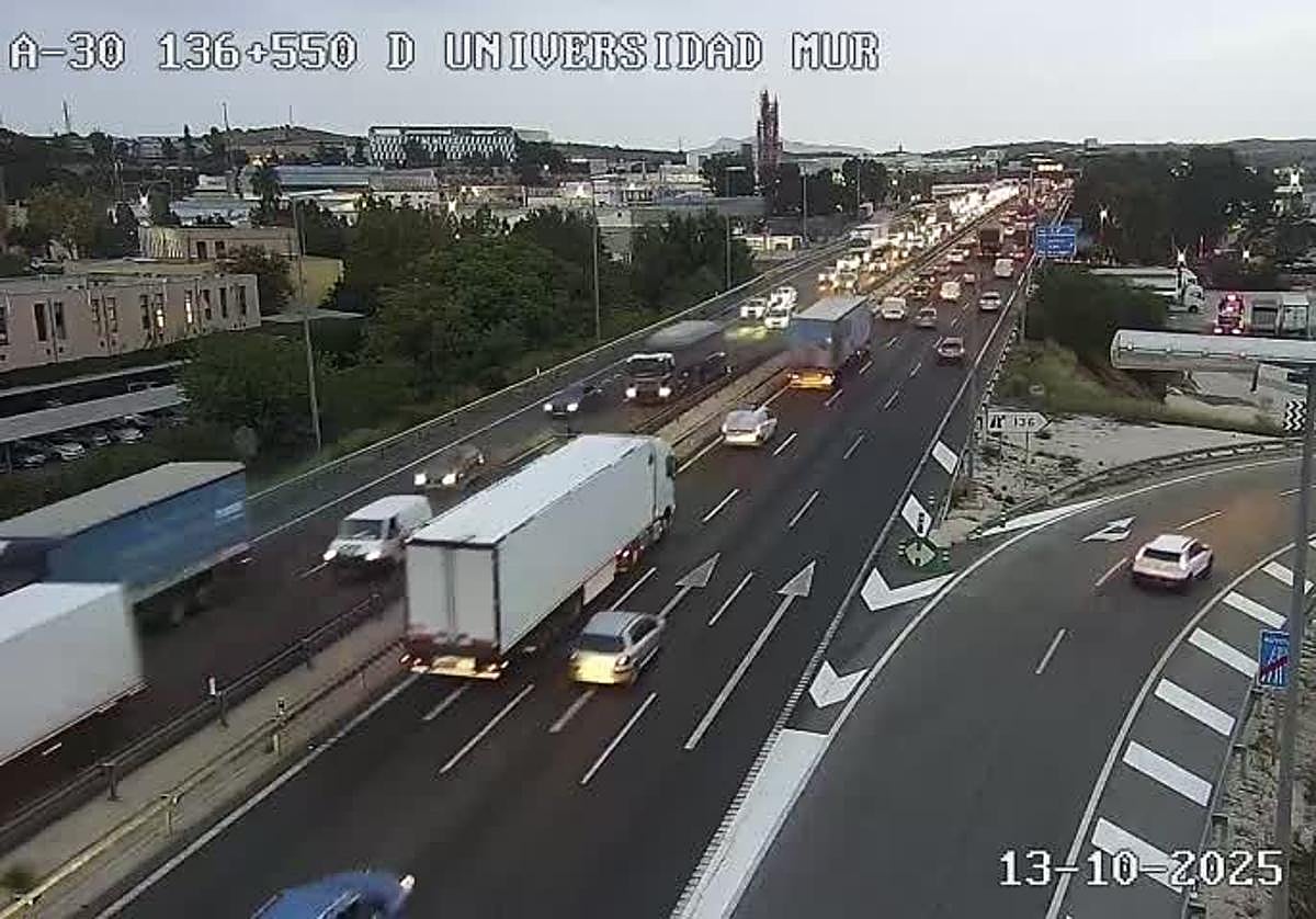 El enlace de la autovía A-30 con la A-7, este lunes.