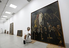 Montaje de la exposición 'Carpe y los maestros Solana y Vázquez Díaz', en el Ayuntamiento de Murcia.