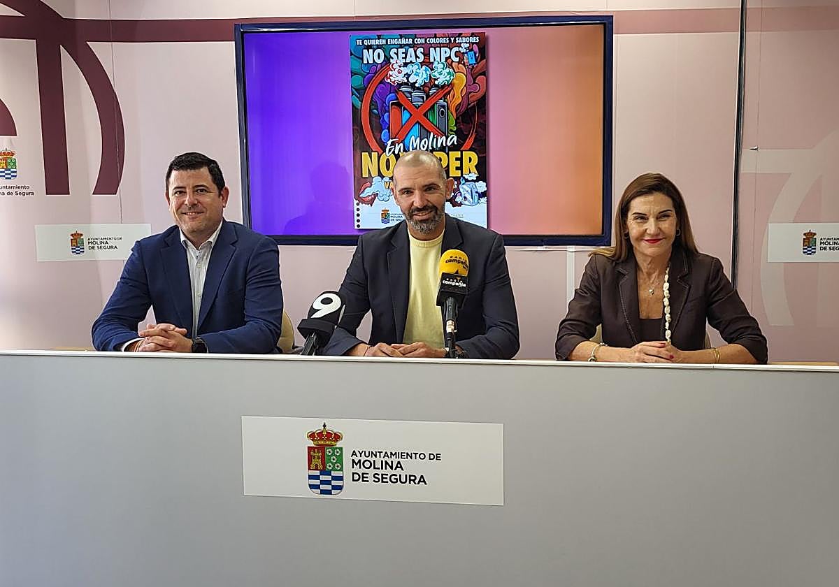 La presentación de la campaña 'En Molina no vaper, vapear es fumar' este martes.