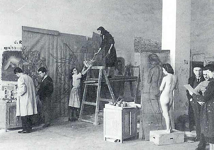 Antonio Hernández Carpe en el estudio de Vázquez Díaz.