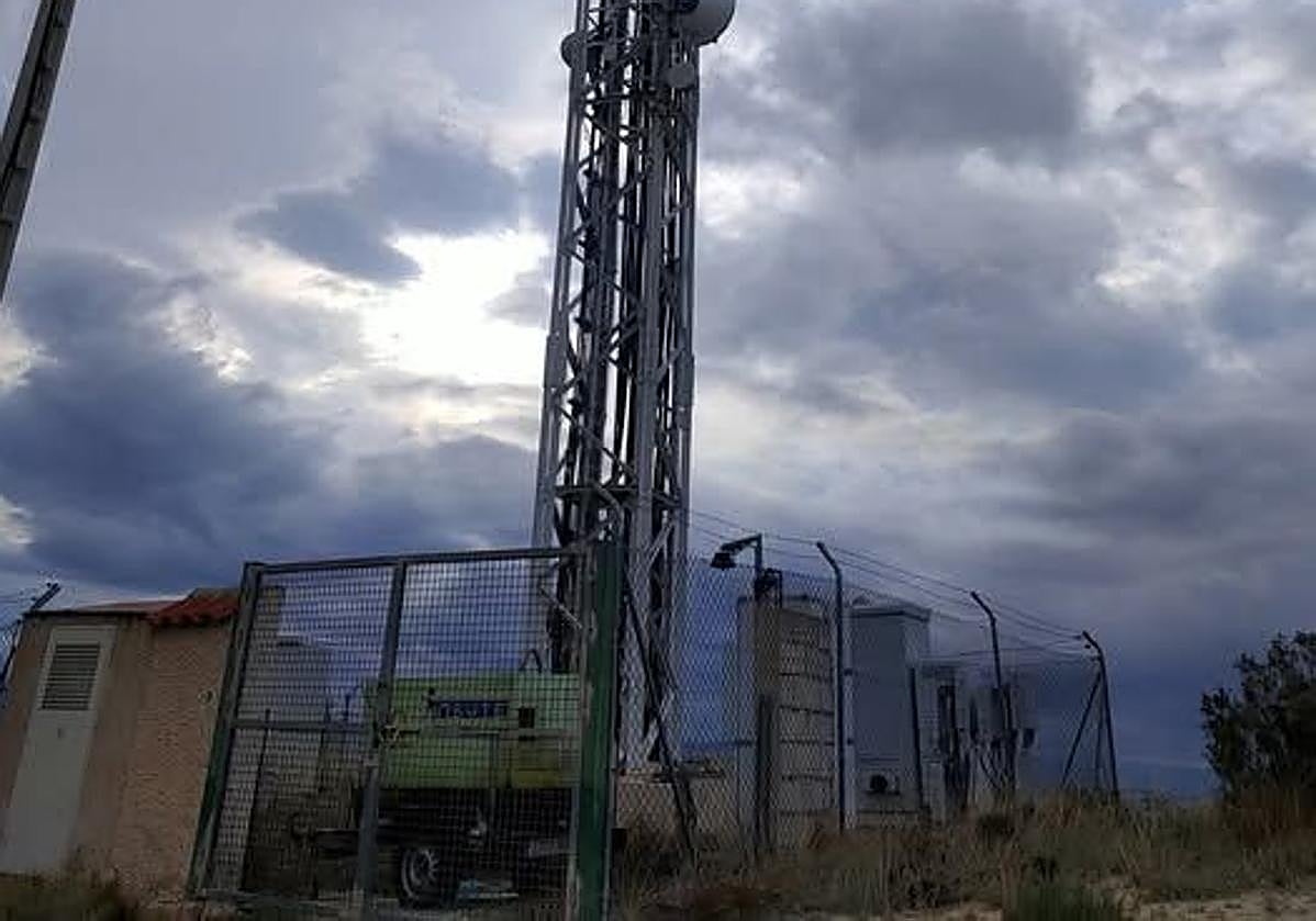 La antena de telecomunicaciones.