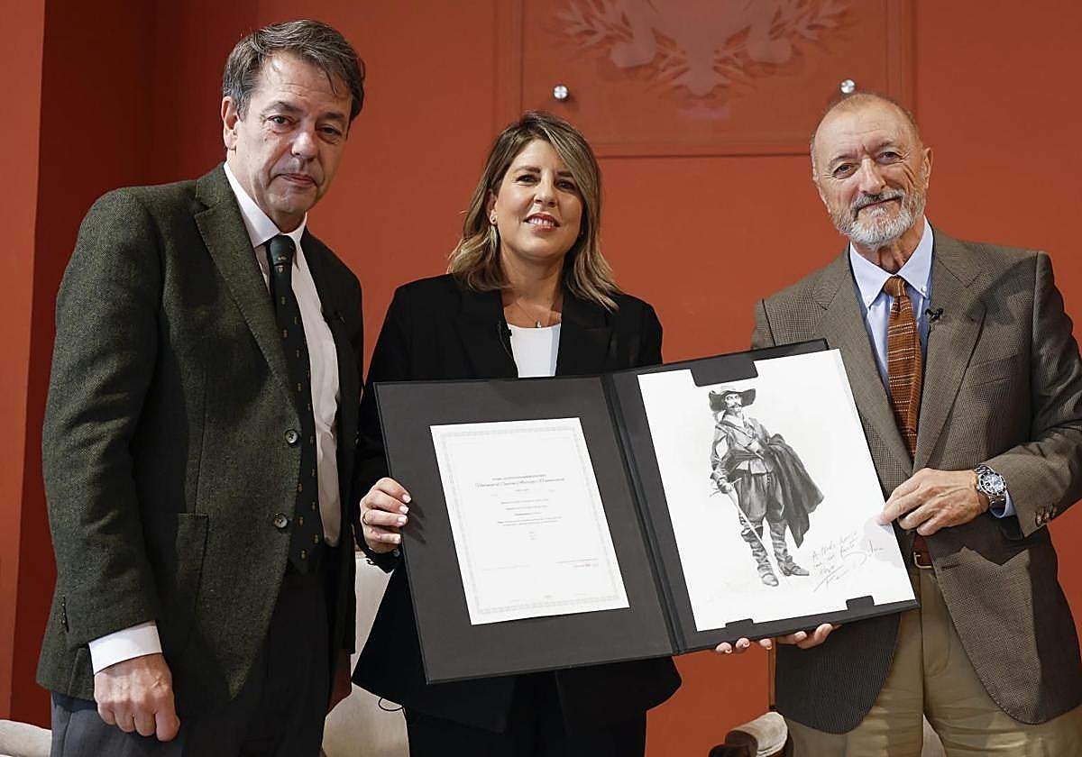 Augusto Ferrer-Dalmau, Noelia Arroyo y Arturo Pérez-Reverte presentan este martes en Madrid el monumento al capitán Alatriste que se erigirá en Cartagena.