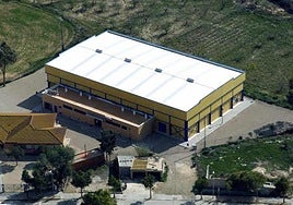Pabellón deportivo de Los Martínez del Puerto, en una fotografía aérea.