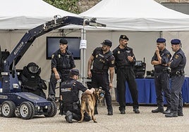 La exhibición de localización de explosivos, este miércoles, en la UPCT.