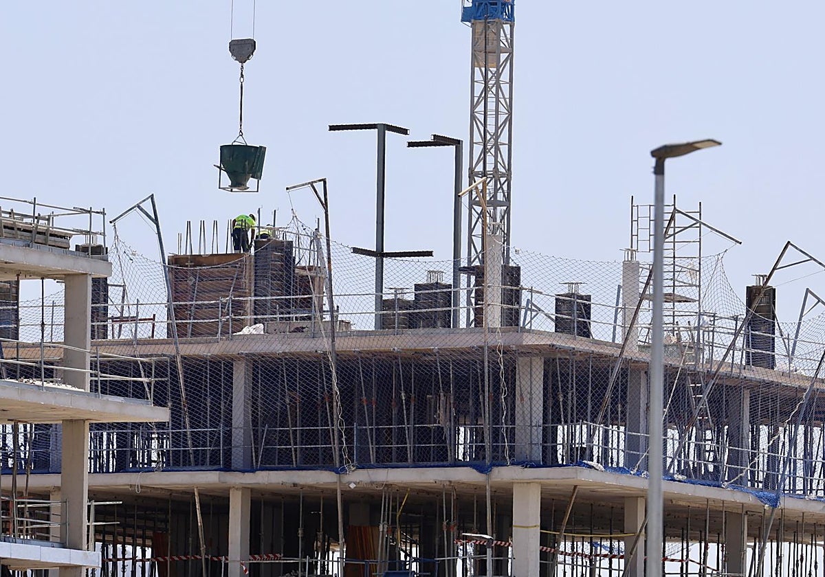 Promoción de vivienda en construcción en la ciudad de Murcia.