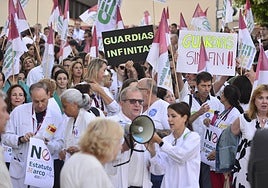 Médicos durante la huelga de La Arrixaca el pasado 3 de octubre.