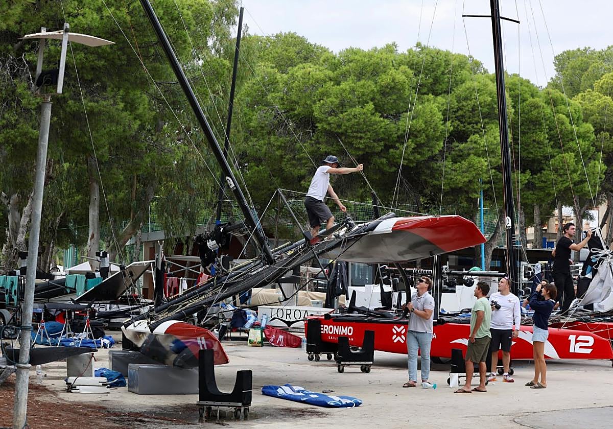 Naves en construcción. Los equipos ultiman la confección de sus naves en el CAR.