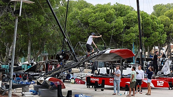 Los Alcázares: del temporal al corazón de la vela más espectacular