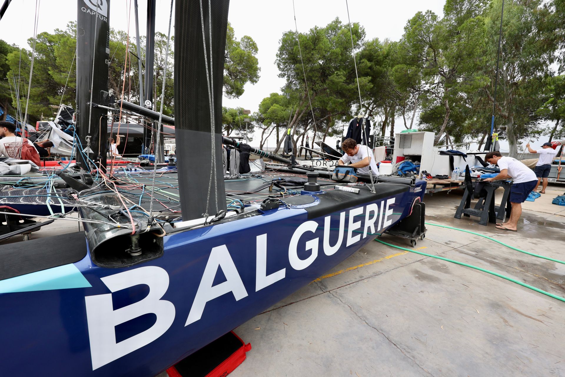 Los equipos preparan sus catamaranes voladores de la ETF 26 en Los Alcázares