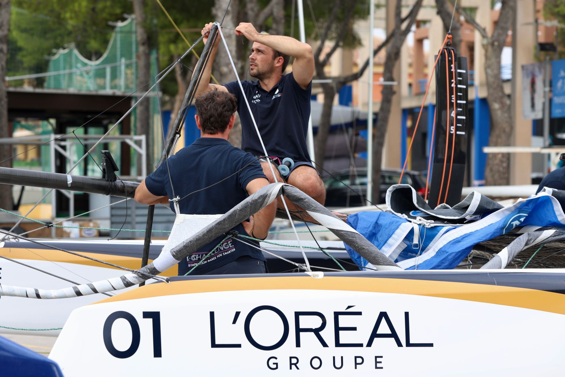 Los equipos preparan sus catamaranes voladores de la ETF 26 en Los Alcázares