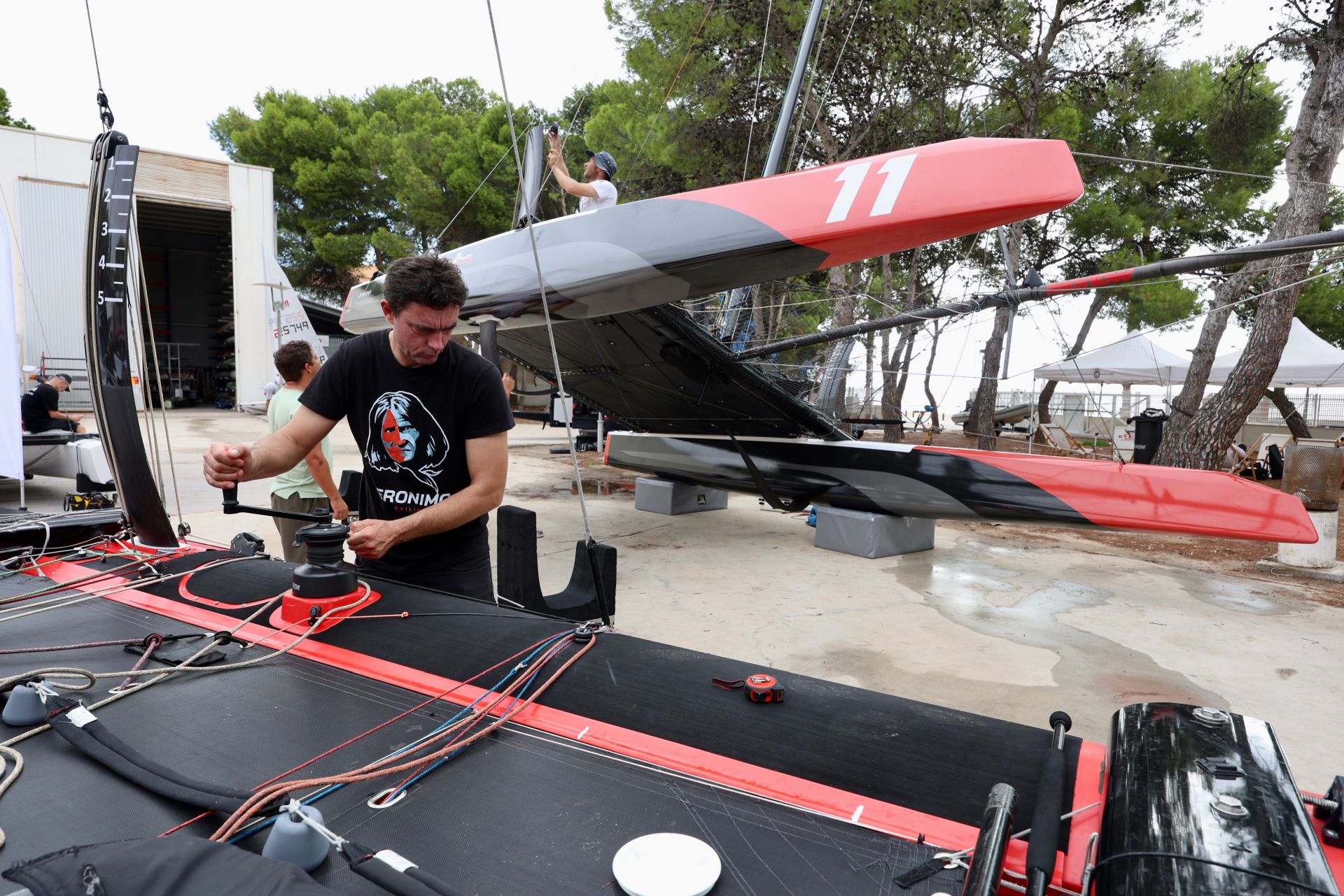 Los equipos preparan sus catamaranes voladores de la ETF 26 en Los Alcázares