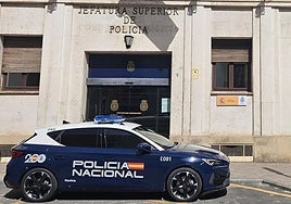 Un coche de la Policía Nacional en una imagen de archivo.