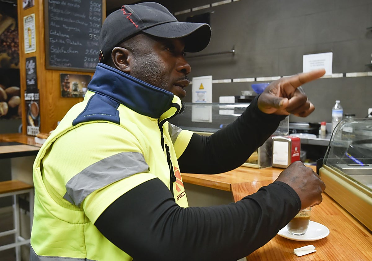 Imagen principal - El barrio murciano que sube la persiana antes de las 5.30 horas