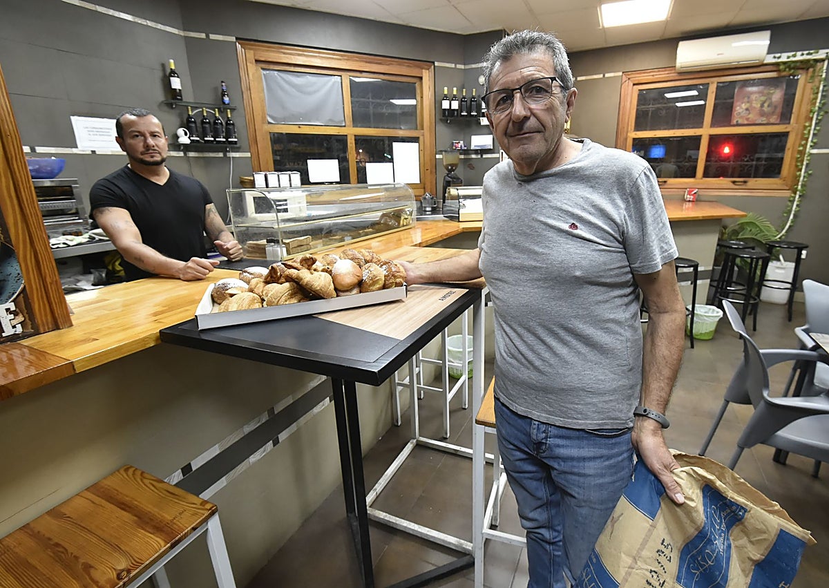 Imagen secundaria 1 - El barrio murciano que sube la persiana antes de las 5.30 horas