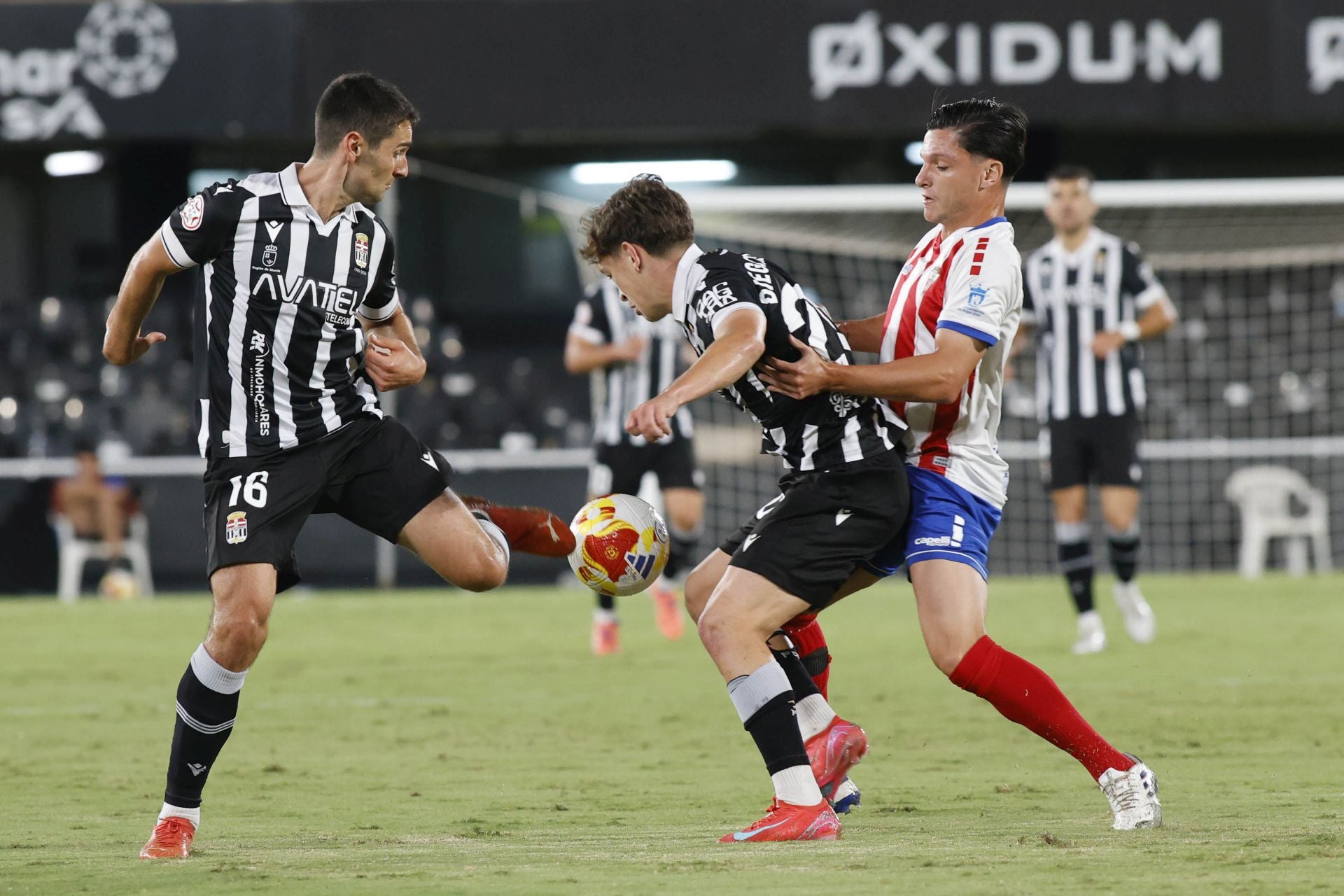 El martillo pilón de Javi Rey acuesta líder al FC Cartagena, en imágenes