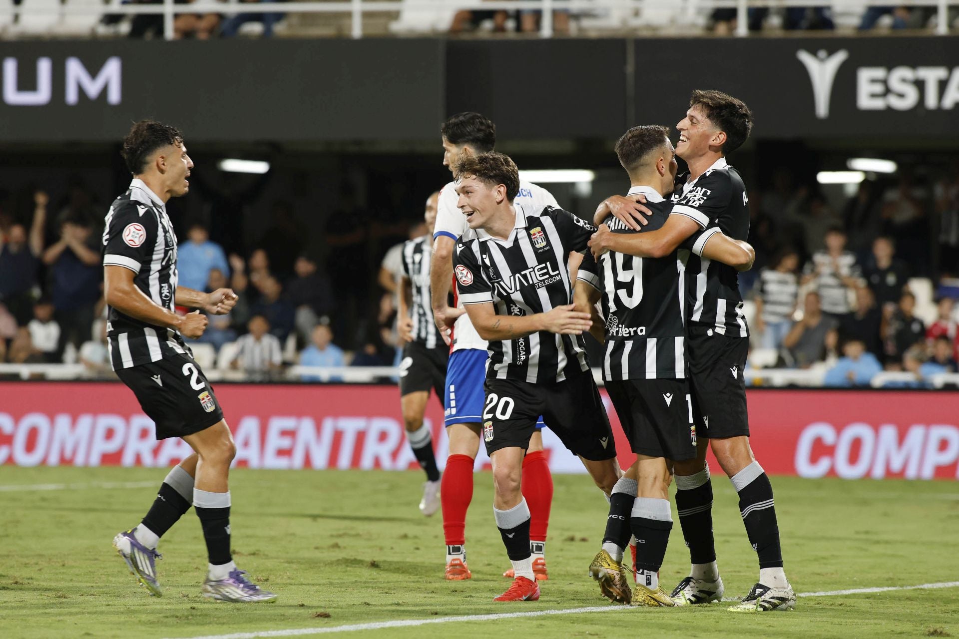 El martillo pilón de Javi Rey acuesta líder al FC Cartagena, en imágenes