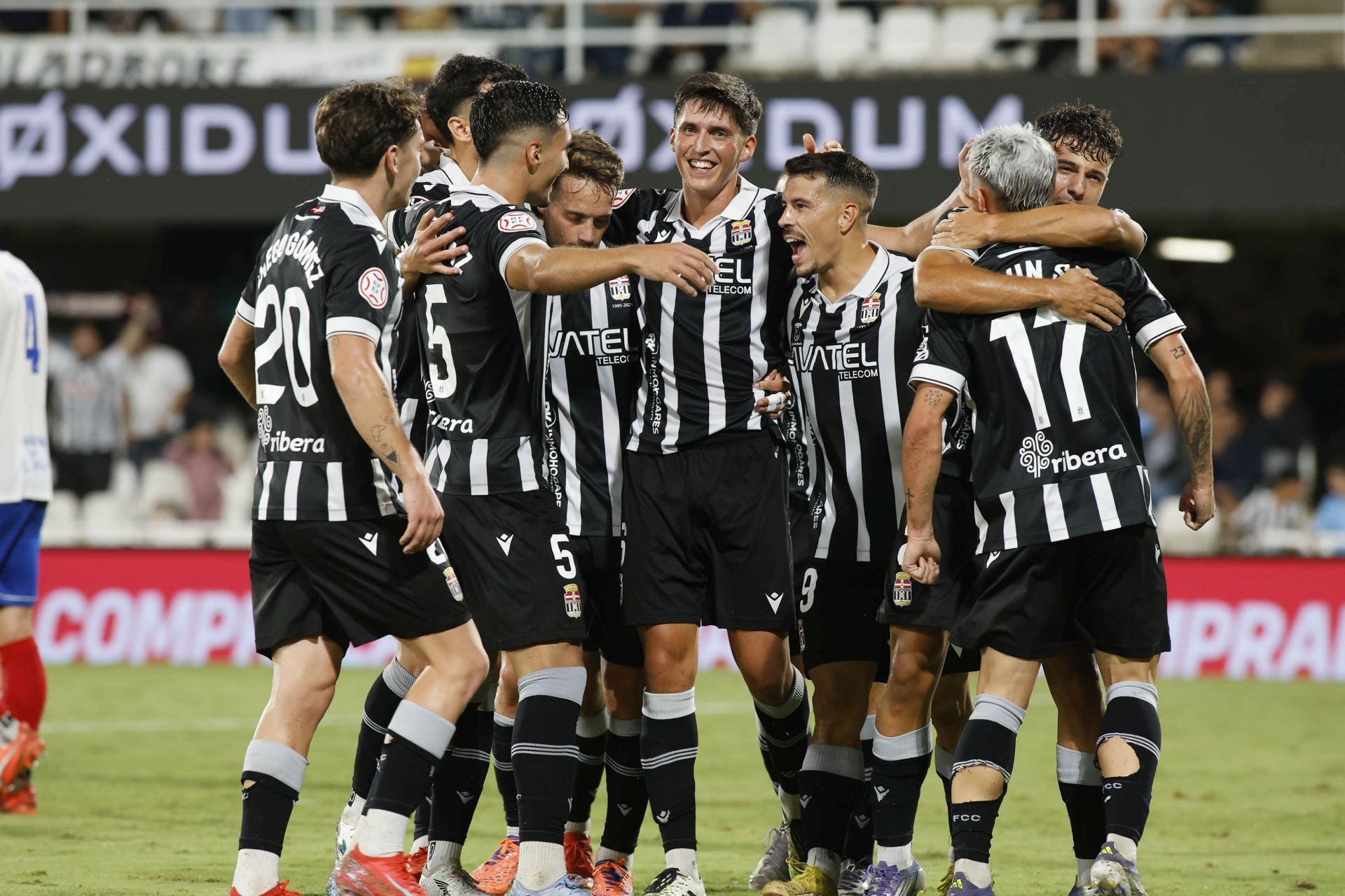 El martillo pilón de Javi Rey acuesta líder al FC Cartagena, en imágenes