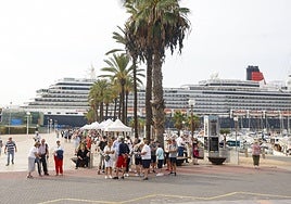 Más de dos mil turistas del crucero 'Queen Victoria' desembarcan en Cartagena, en imágenes