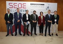 López Miras y el consejero Marín, con los organizadores del evento, ayer.