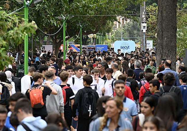 Asistentes a una edición previa de la Secyt en el Jardín del Malecón.