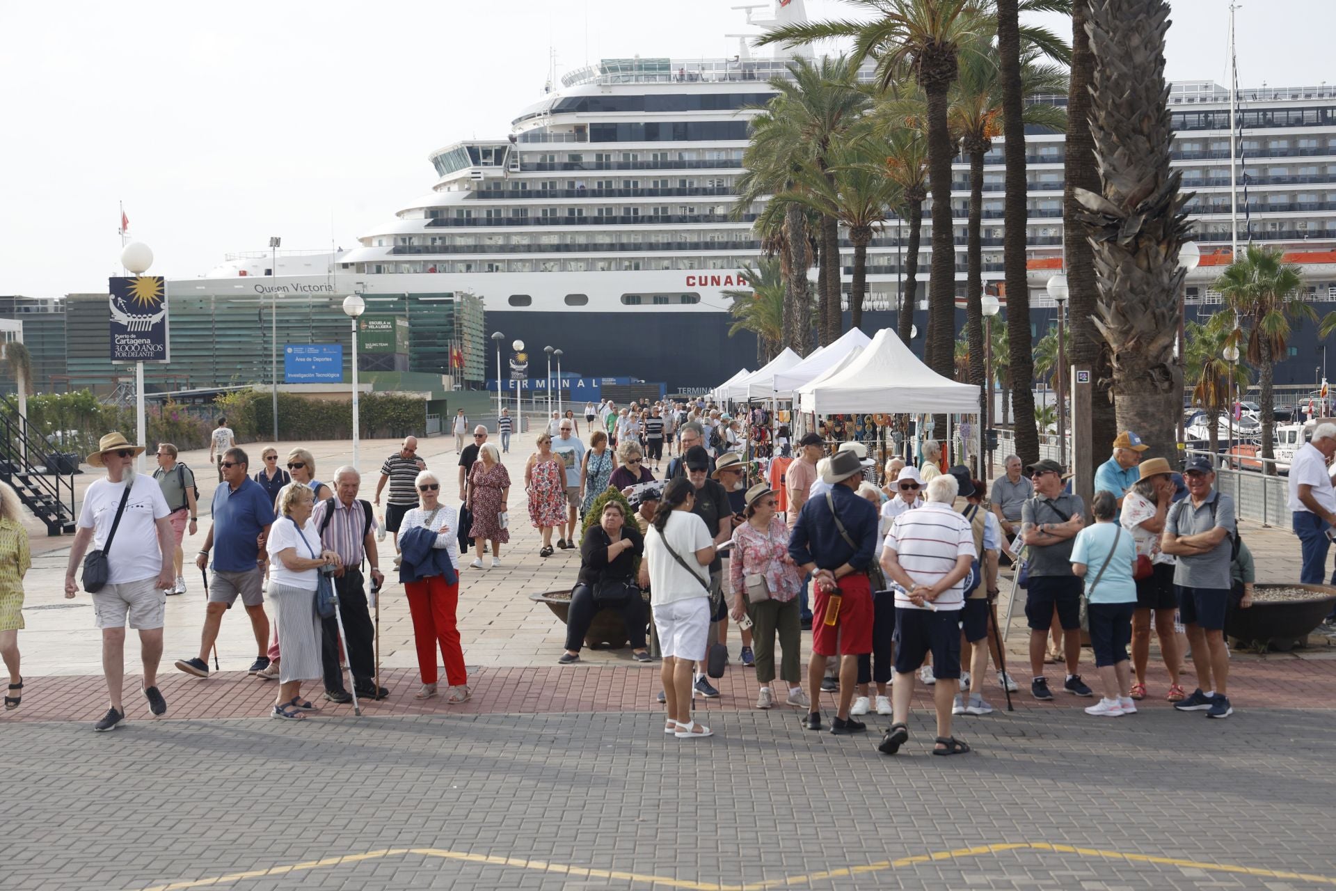 Más de dos mil turistas del crucero &#039;Queen Victoria&#039; desembarcan en Cartagena, en imágenes