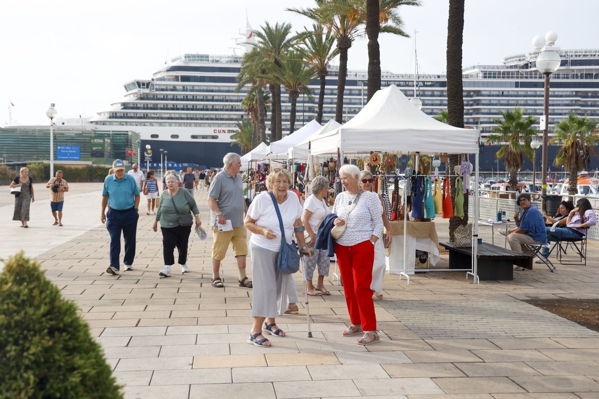 Más de dos mil turistas del crucero &#039;Queen Victoria&#039; desembarcan en Cartagena, en imágenes