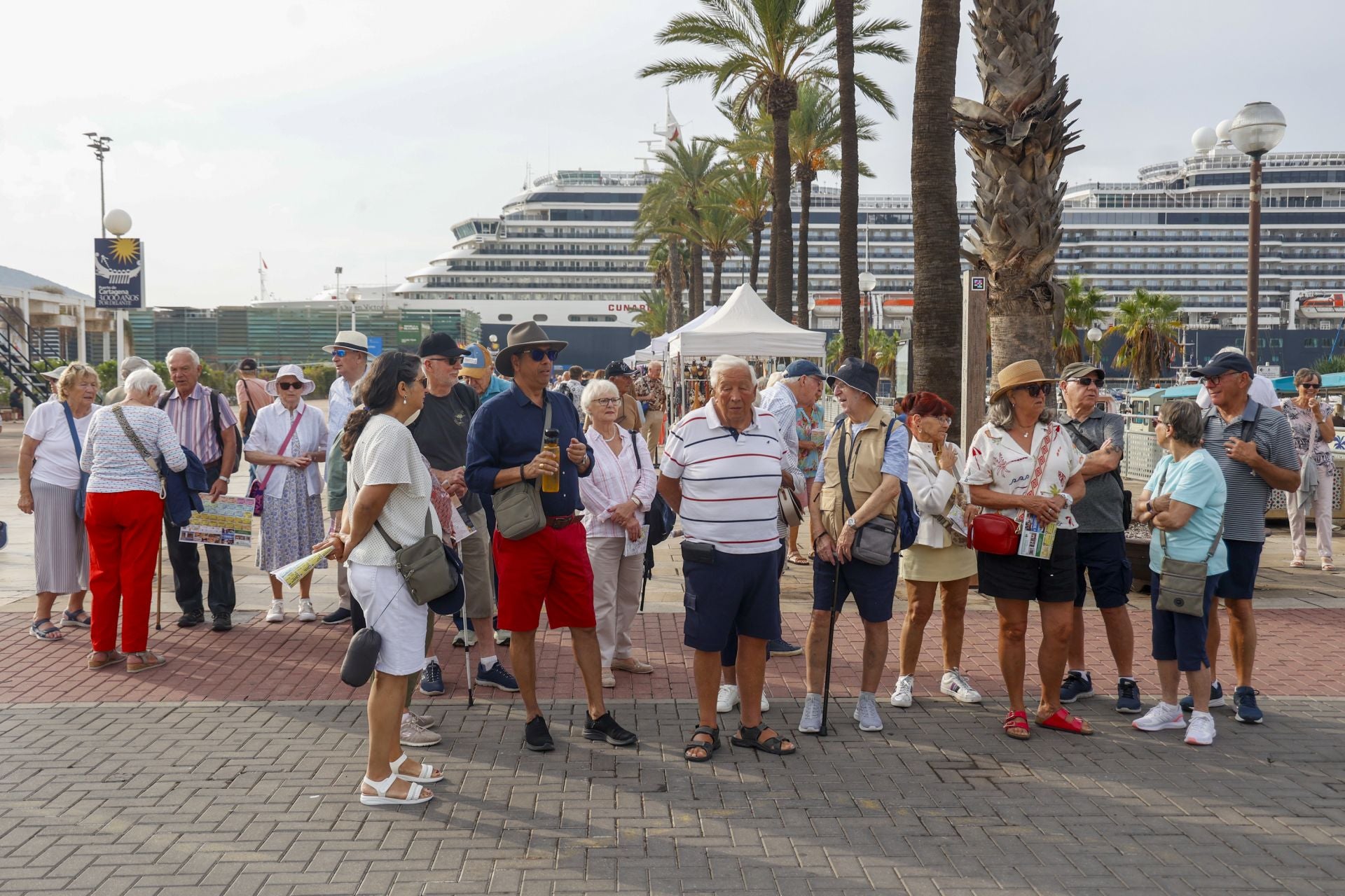 Más de dos mil turistas del crucero &#039;Queen Victoria&#039; desembarcan en Cartagena, en imágenes