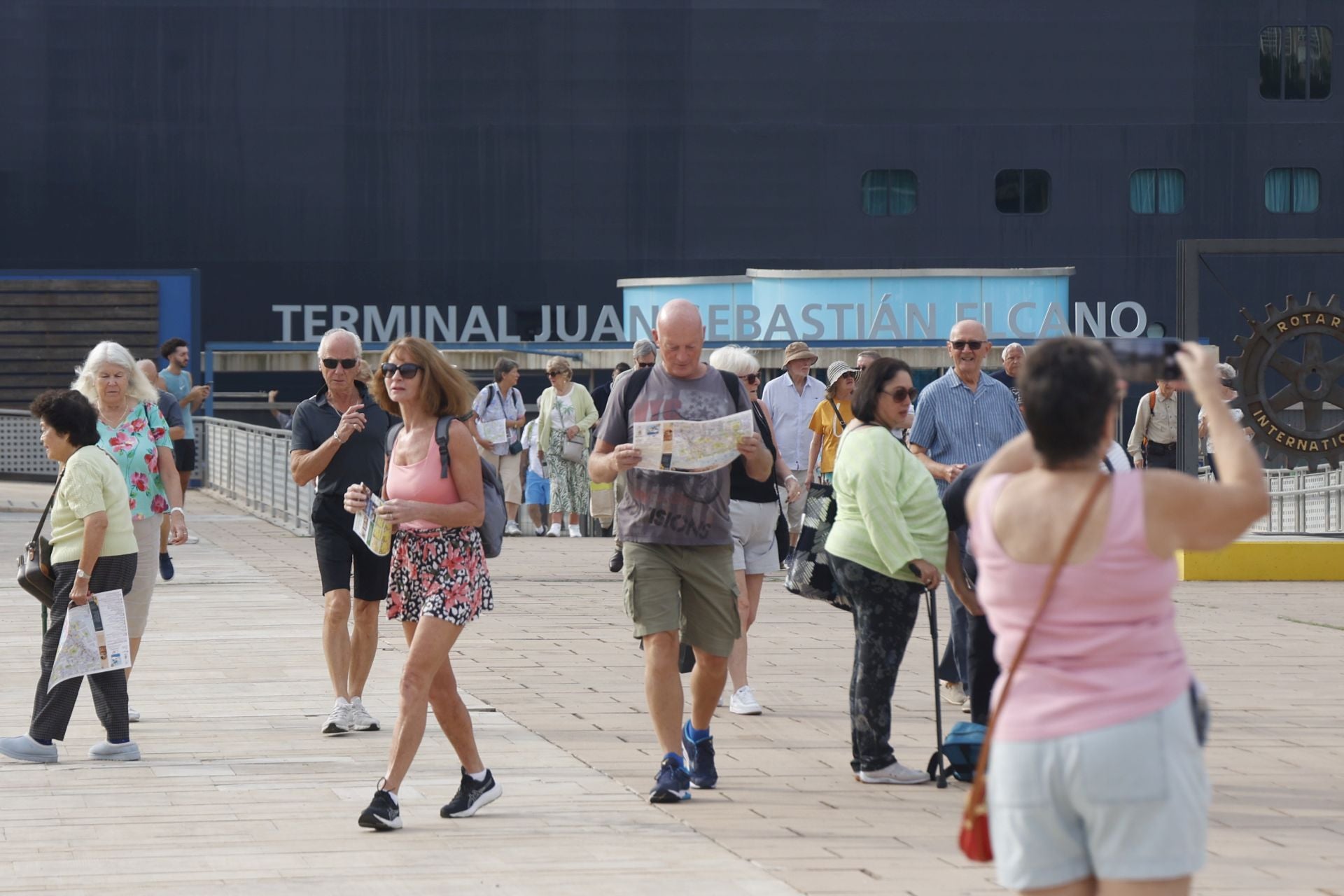 Más de dos mil turistas del crucero &#039;Queen Victoria&#039; desembarcan en Cartagena, en imágenes