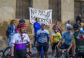 El homenaje al ciclista fallecido en Cobatillas, en imágenes